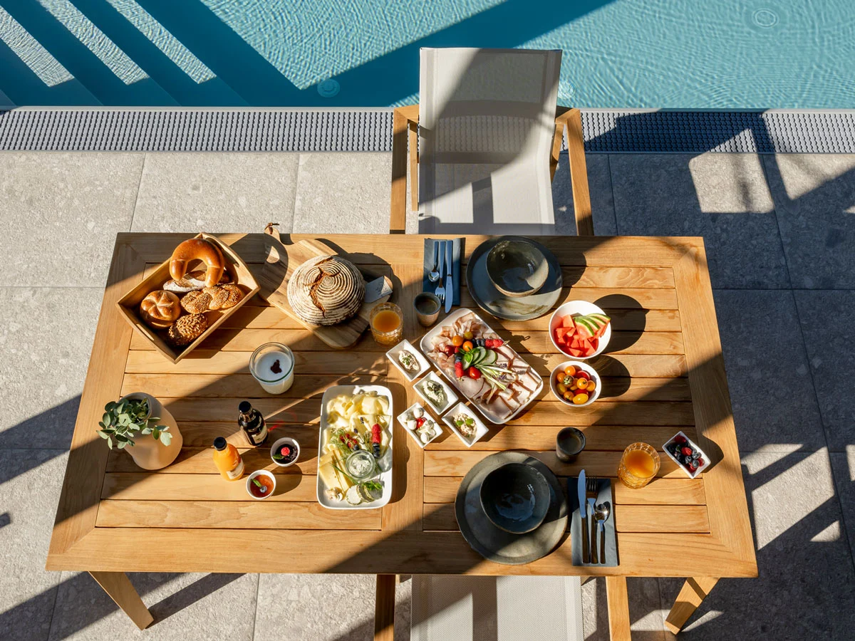 julianhof brunch pool