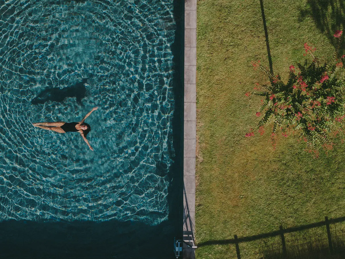 COCOtravel Hotel Avidea Algund Pool Natur