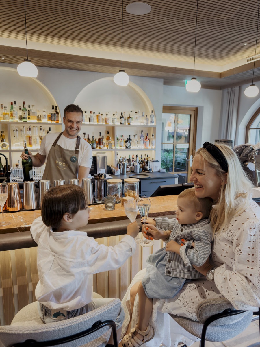 COCOtravel PostFamilyResort Bar