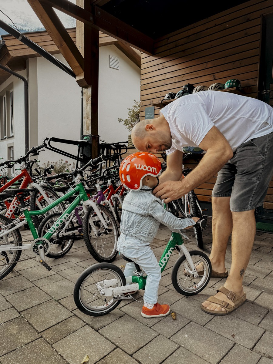 COCOtravel PostFamilyResort Fuhrpark Woom