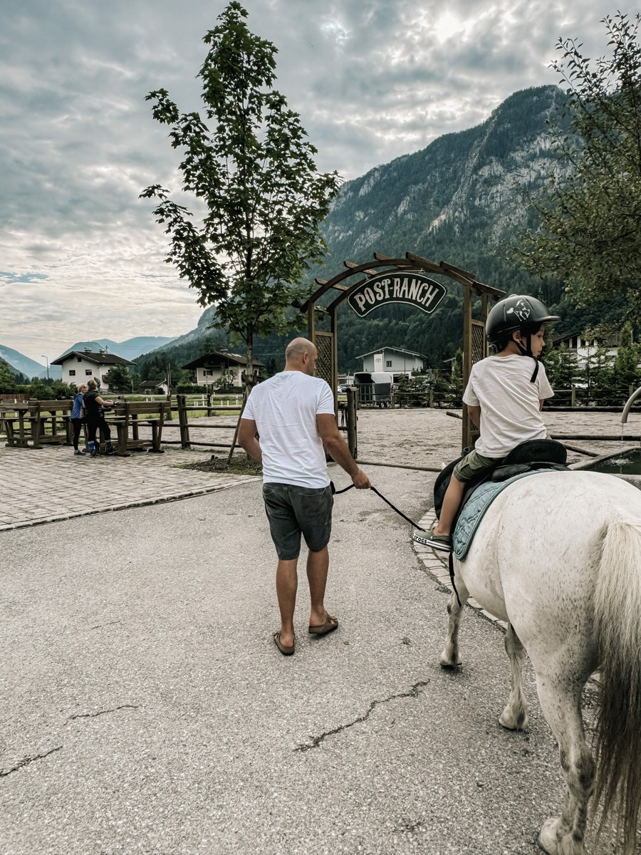 COCOtravel PostFamilyResort Ponyreiten 4