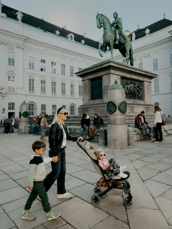 COCOtravel Wien Bristol Hofreitschule 3 COCOtravel Wien Bristol Hofreitschule 3