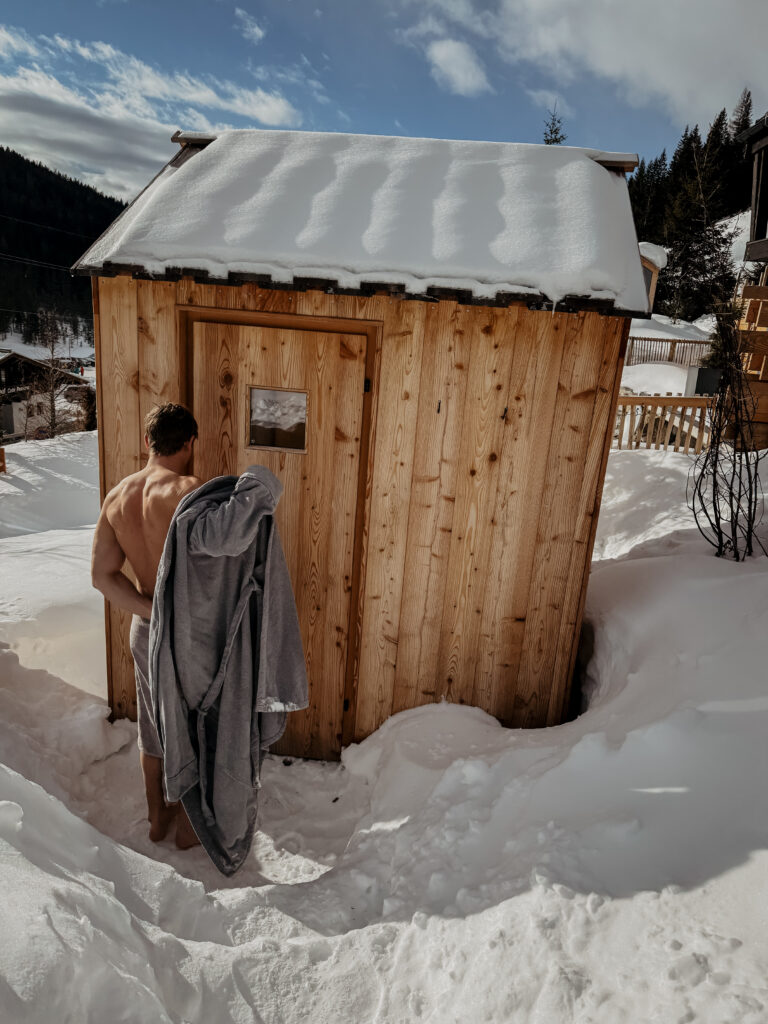 COCOCOtravel Birgkar Outdoorsauna scaled COCOCOtravel Birgkar Outdoorsauna scaled