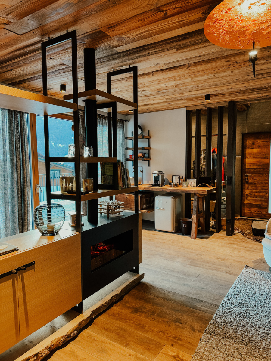 COCOtravel Baumhaus Lodge Gassner Neukirchen wohnbereich hoch.JPG