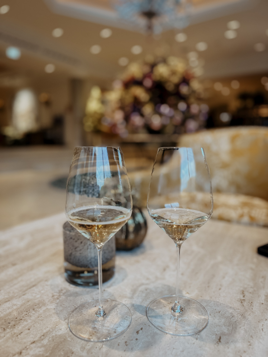 COCOtravel SchlossSeefels Champagner COCOtravel SchlossSeefels Champagner