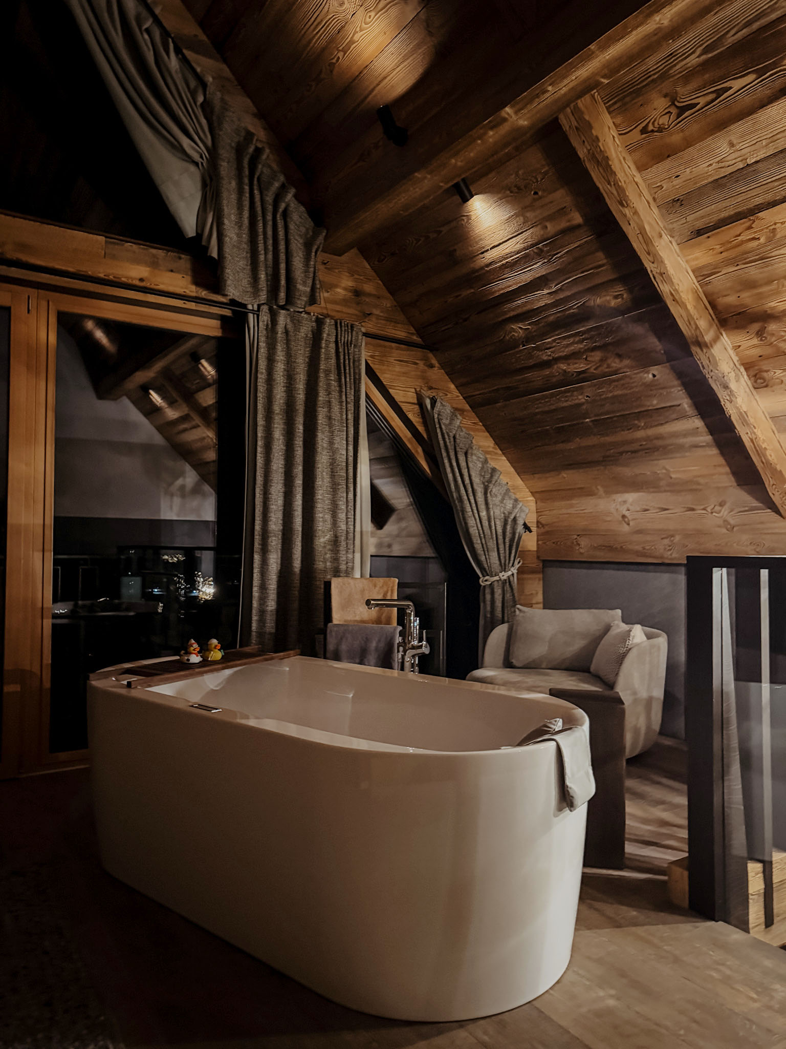 COCOtravel Baumhaus Lodge Gassner Neukirchen badewanne Abend