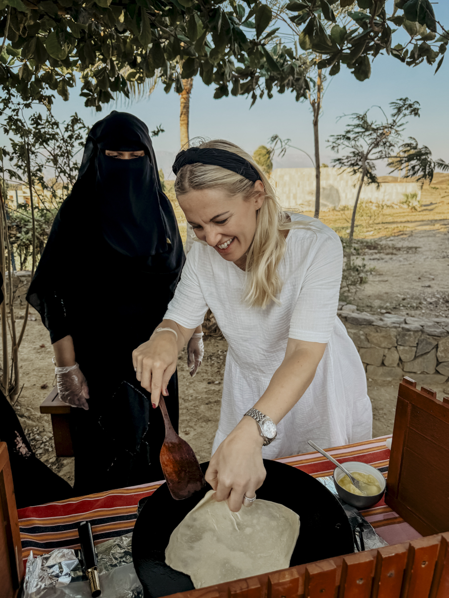 COCOtravel Oman AlilaHinuBay CookingLesson OmaniBread 2 COCOtravel Oman AlilaHinuBay CookingLesson OmaniBread 2