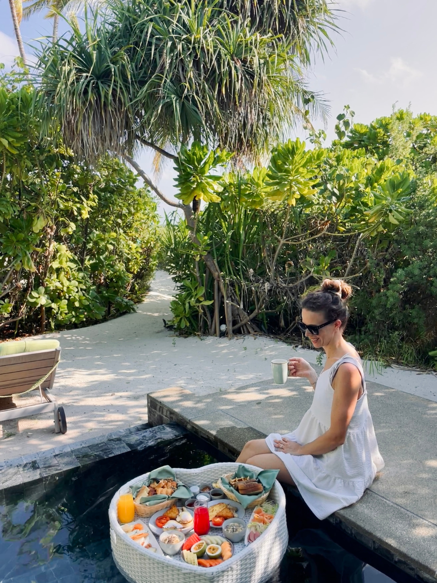 COCOtravel Malediven Raayabyatmosphere Floatingbreakfast