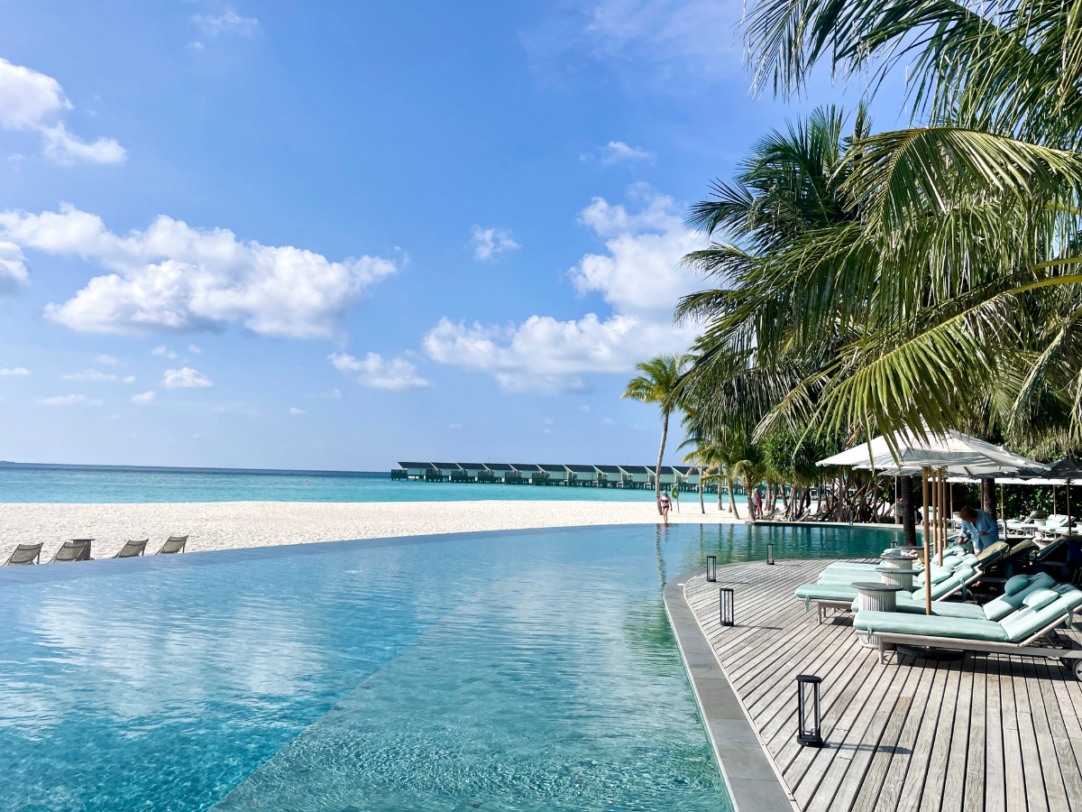COCOtravel Malediven Raayabyatmosphere PoolmitPalmen