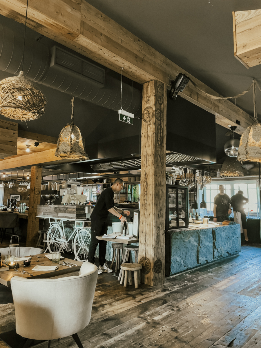 COCOtravel Oesterreich MariaAlm Sepp Dachboden Abendessen Service COCOtravel Oesterreich MariaAlm Sepp Dachboden Abendessen Service