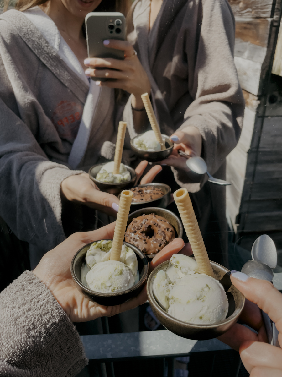 COCOtravel Oesterreich MariaAlm Sepp Eiswagen COCOtravel Oesterreich MariaAlm Sepp Eiswagen