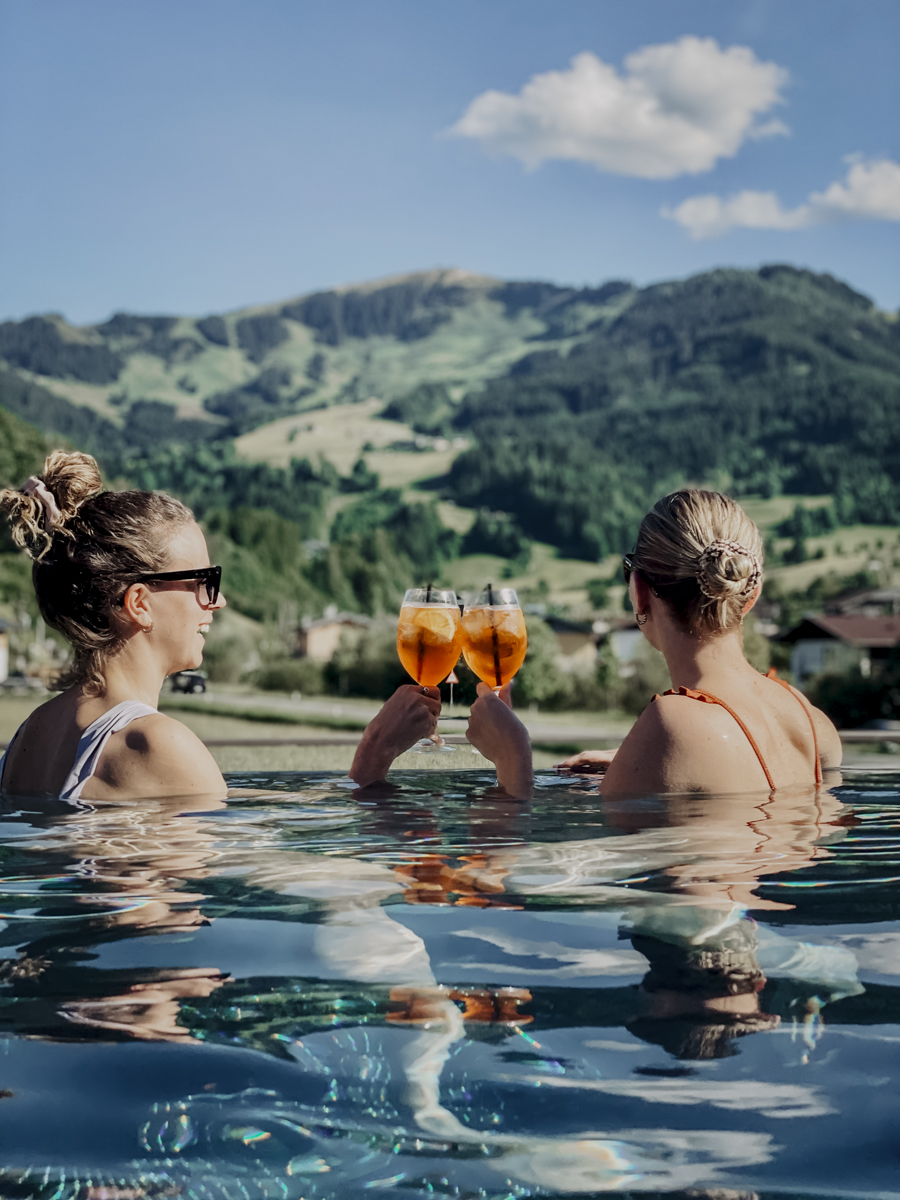 COCOtravel Oesterreich MariaAlm Sepp Pool Aperol COCOtravel Oesterreich MariaAlm Sepp Pool Aperol