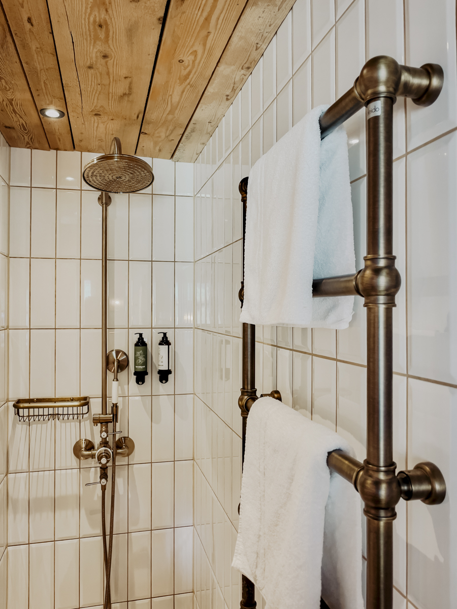 COCOtravel Oesterreich MariaAlm Sepp Zimmer Badezimmer Vintagestil COCOtravel Oesterreich MariaAlm Sepp Zimmer Badezimmer Vintagestil