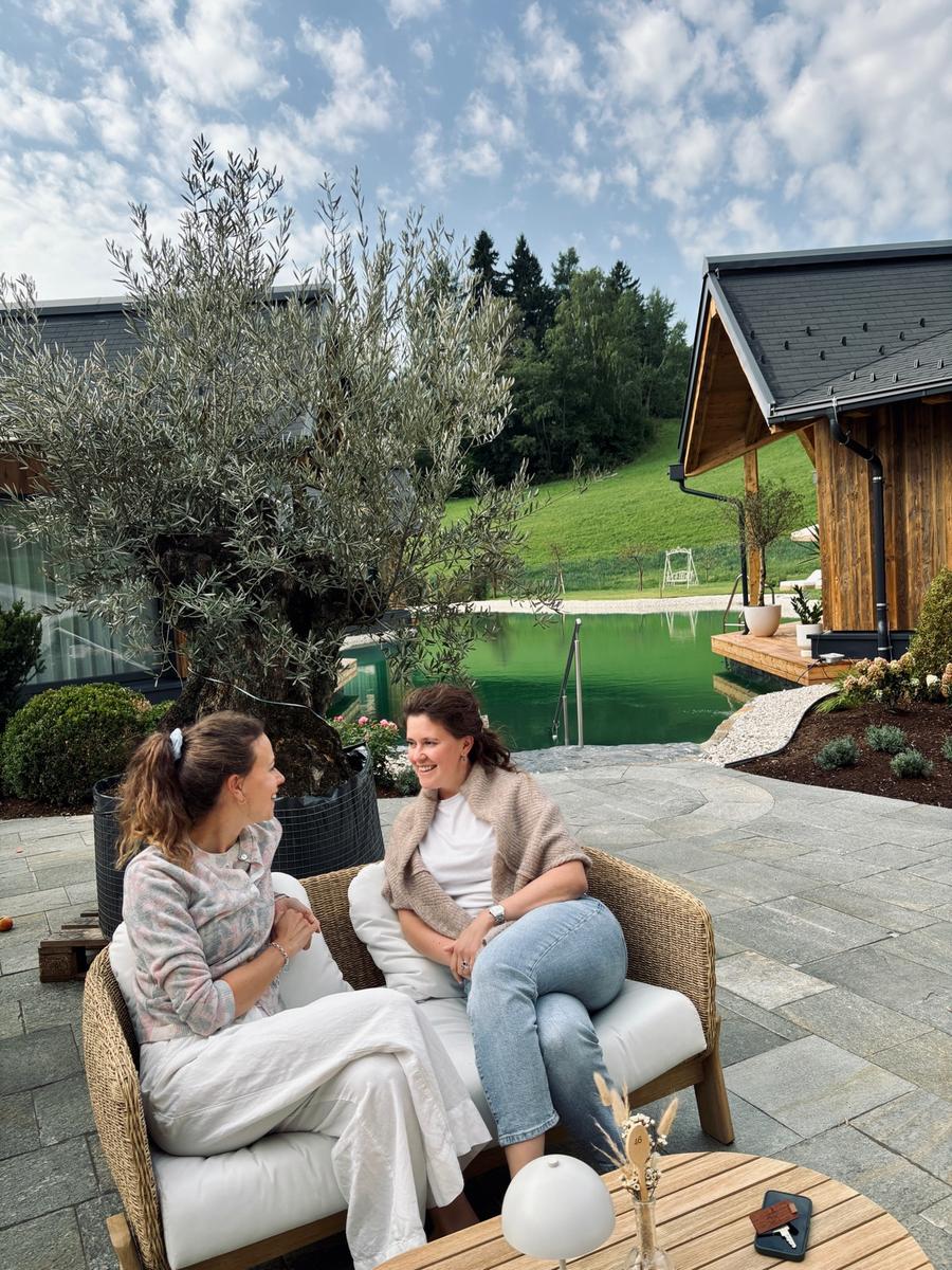 COCOtravel Rosenhof Teichlodges Lounge Schwestern COCOtravel Rosenhof Teichlodges Lounge Schwestern