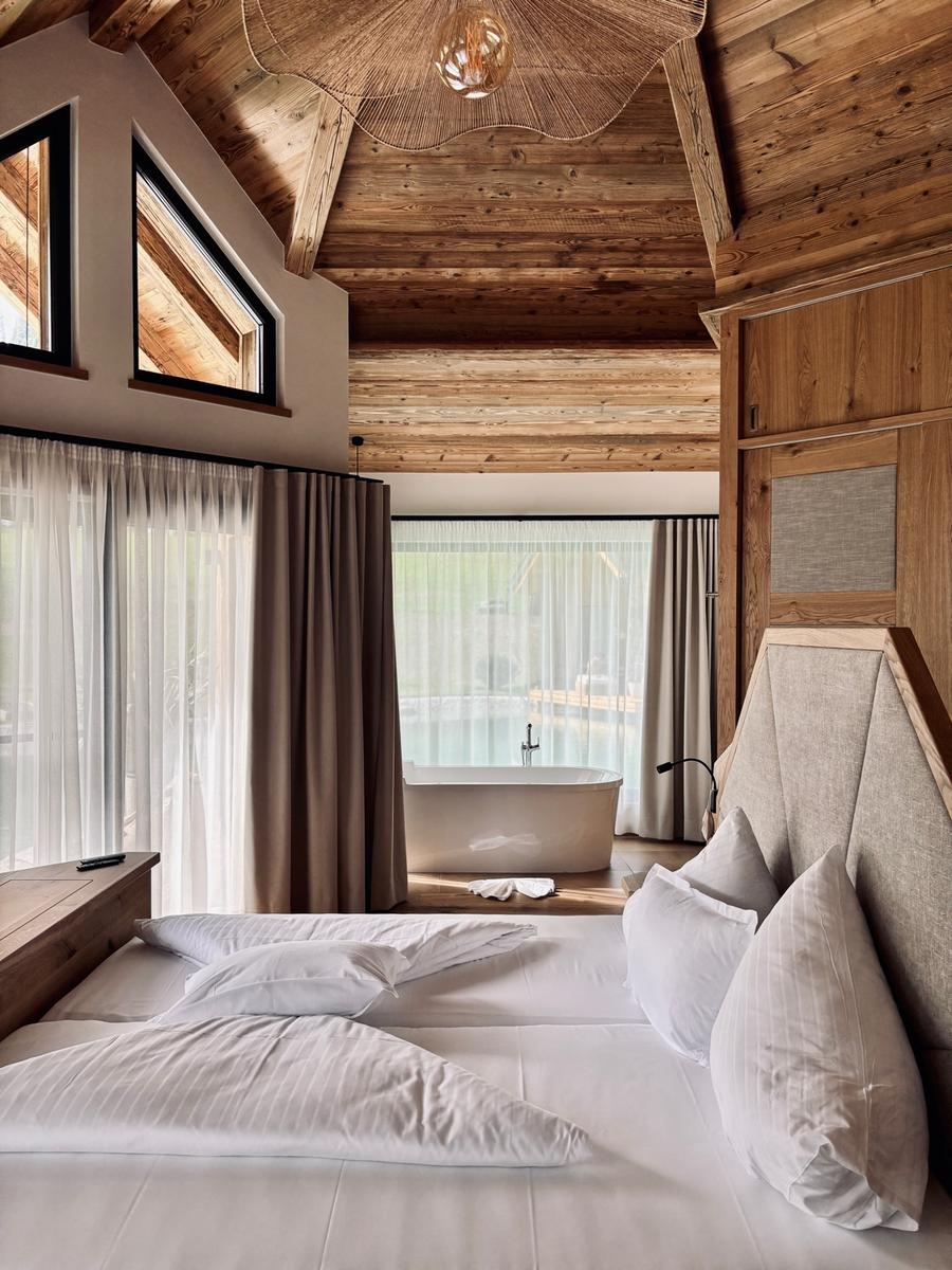 COCOtravel Rosenhof Teichlodges Zimmer Bett 3 COCOtravel Rosenhof Teichlodges Zimmer Bett 3