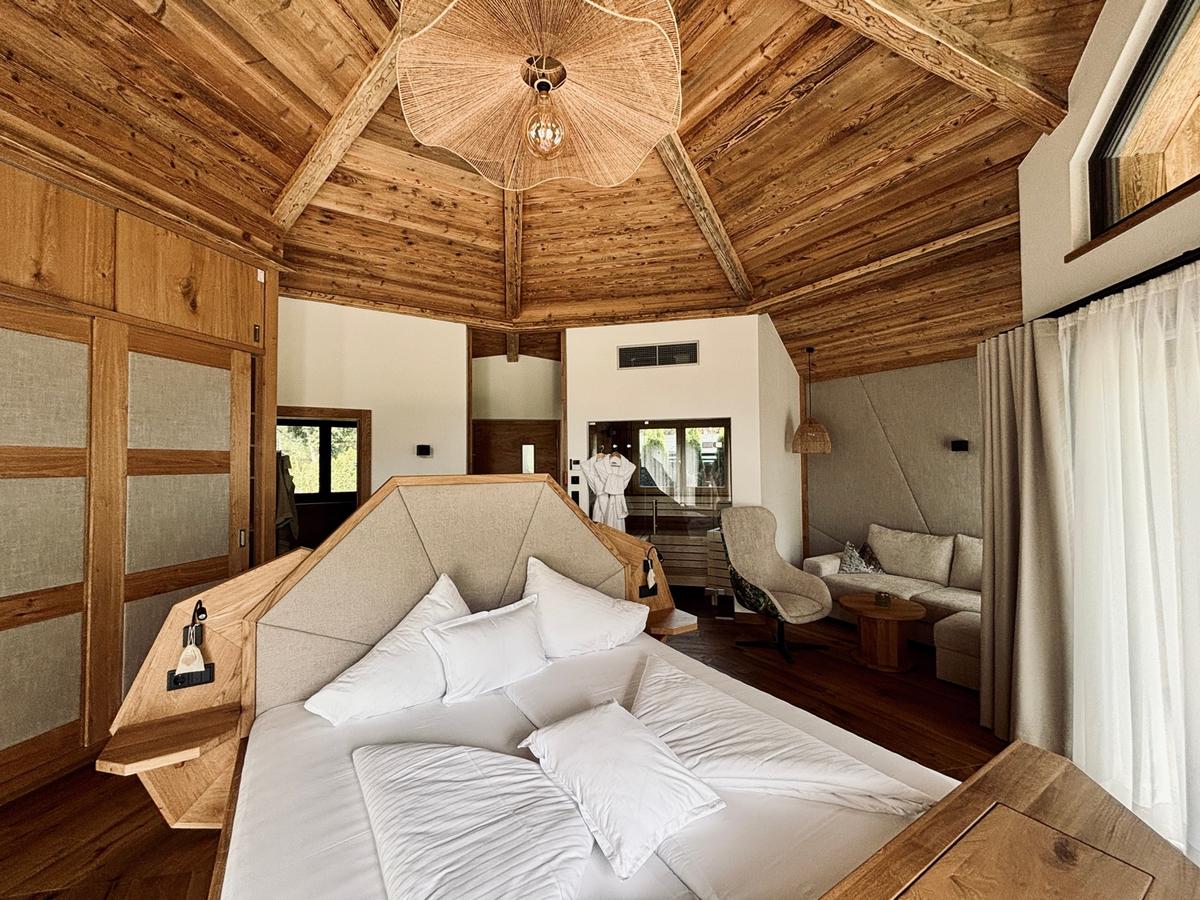 COCOtravel Rosenhof Teichlodges Zimmer Bett 5 COCOtravel Rosenhof Teichlodges Zimmer Bett 5