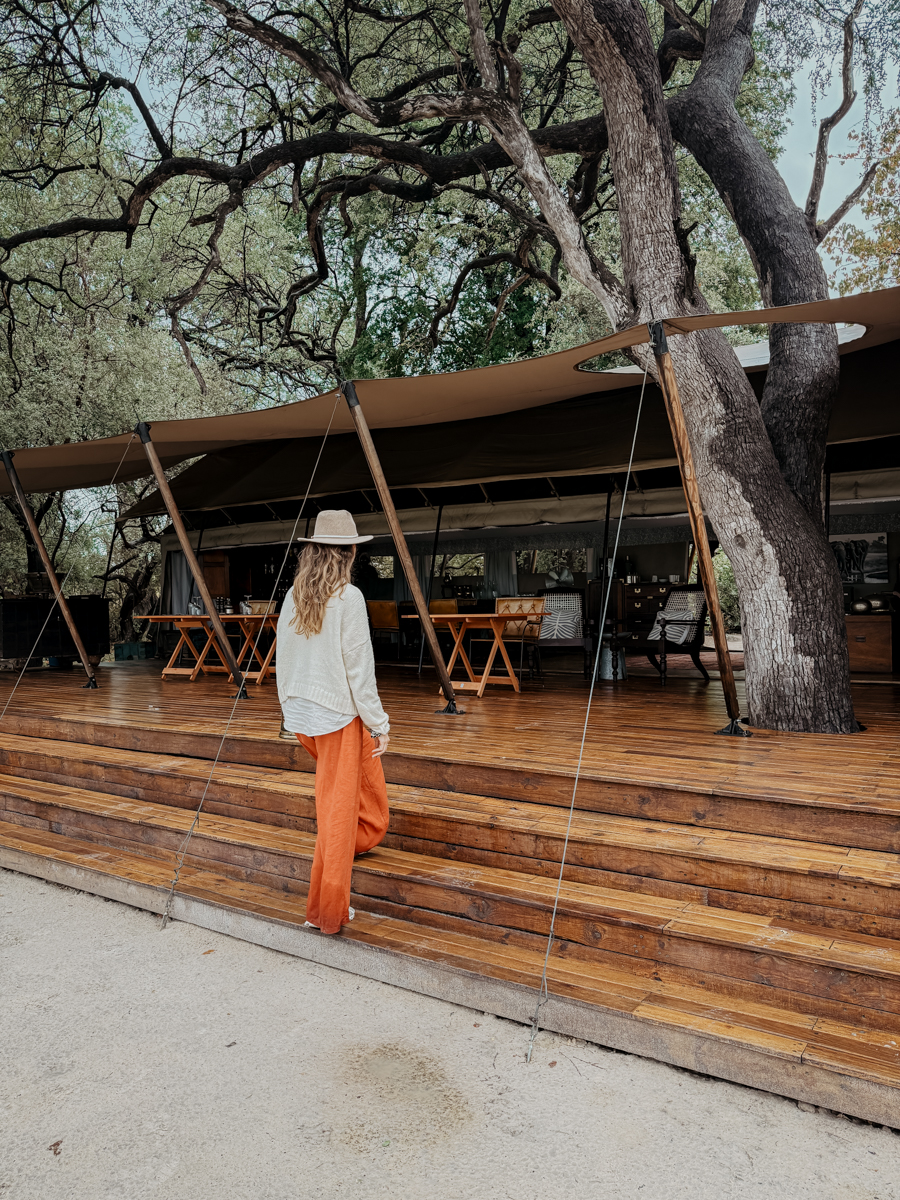 COCOtravel Botswana GreatPlains OkavangoExplorersCamp Restaurant Restaurant 25