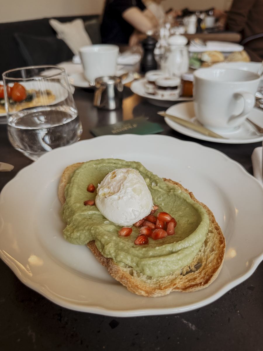 hoch fruehstueck avocadobrot 2 miiro palais rudolf wien COCOtravel hoch fruehstueck avocadobrot 2 miiro palais rudolf wien COCOtravel
