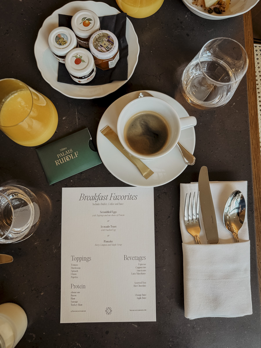 hoch fruehstueck flatlay miiro palais rudolf wien COCOtravel hoch fruehstueck flatlay miiro palais rudolf wien COCOtravel