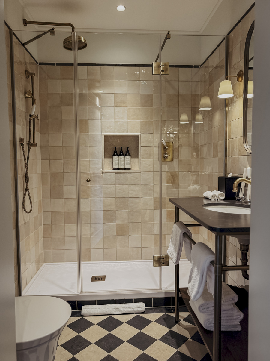 hoch zimmer badezimmer miiro palais rudolf wien COCOtravel hoch zimmer badezimmer miiro palais rudolf wien COCOtravel