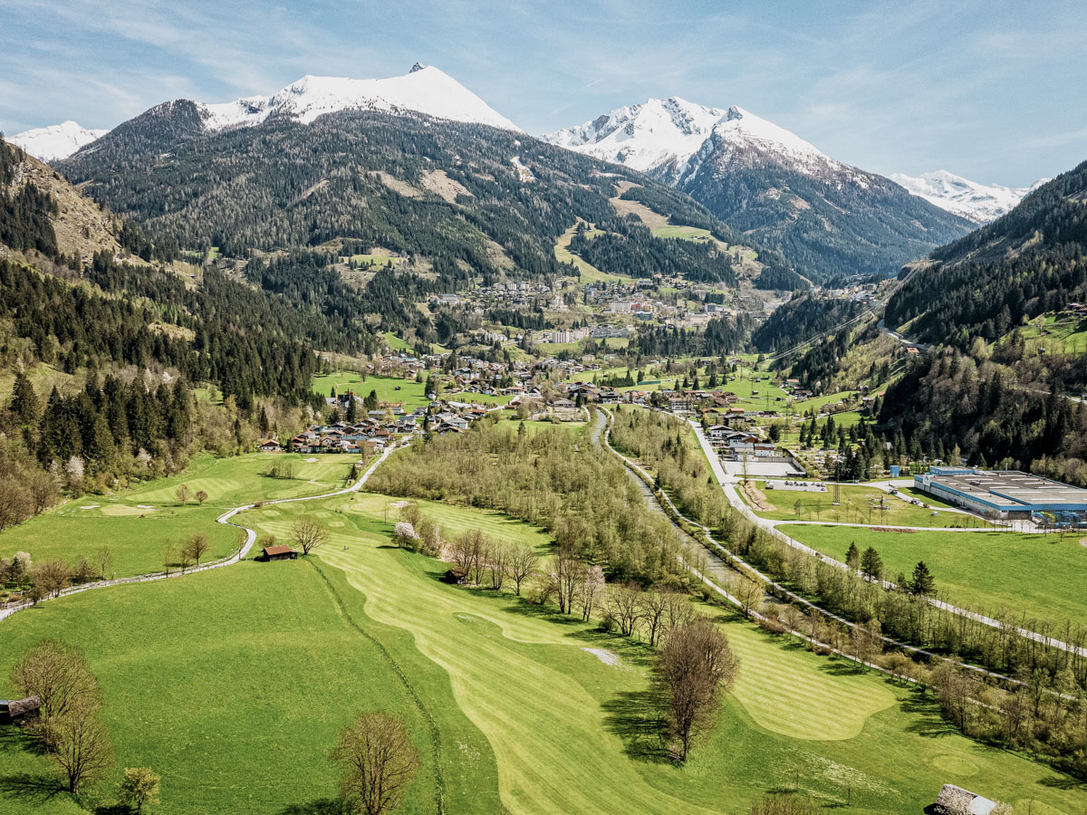 Golfplatz mit schneebedecktem Graukogel (c) Gasteinertal Tourismus GmbH, Fotoatelier Wolkersdorfer Golfplatz mit schneebedecktem Graukogel (c) Gasteinertal Tourismus GmbH, Fotoatelier Wolkersdorfer