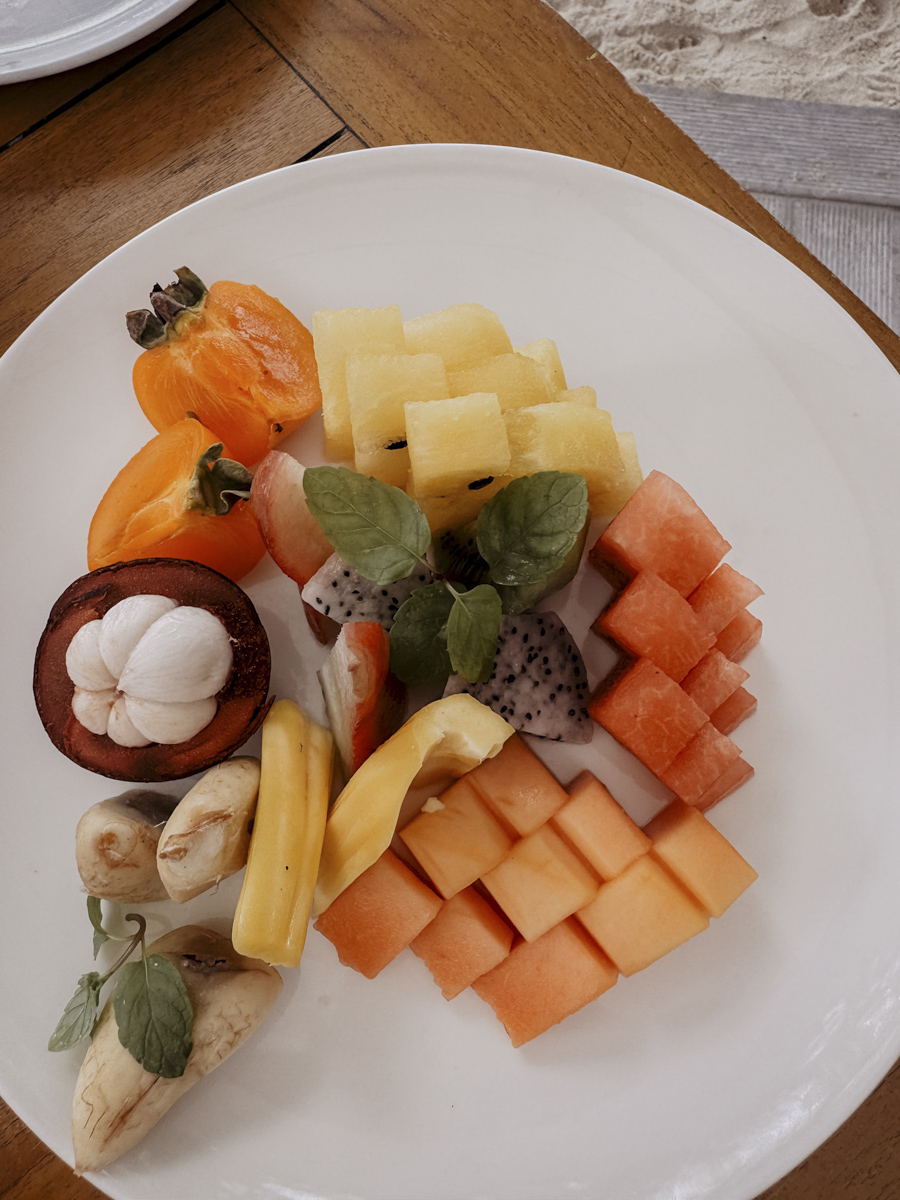 Ihoch kulinarik onu buffet fruehstueck obstteller kuredhivaru malediven COCOtravel Ihoch kulinarik onu buffet fruehstueck obstteller kuredhivaru malediven COCOtravel