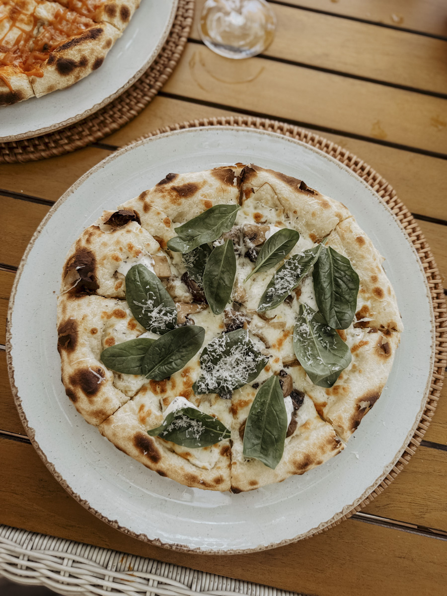 hoch kulinarik latitude lunch pizza kuredhivaru malediven COCOtravel hoch kulinarik latitude lunch pizza kuredhivaru malediven COCOtravel