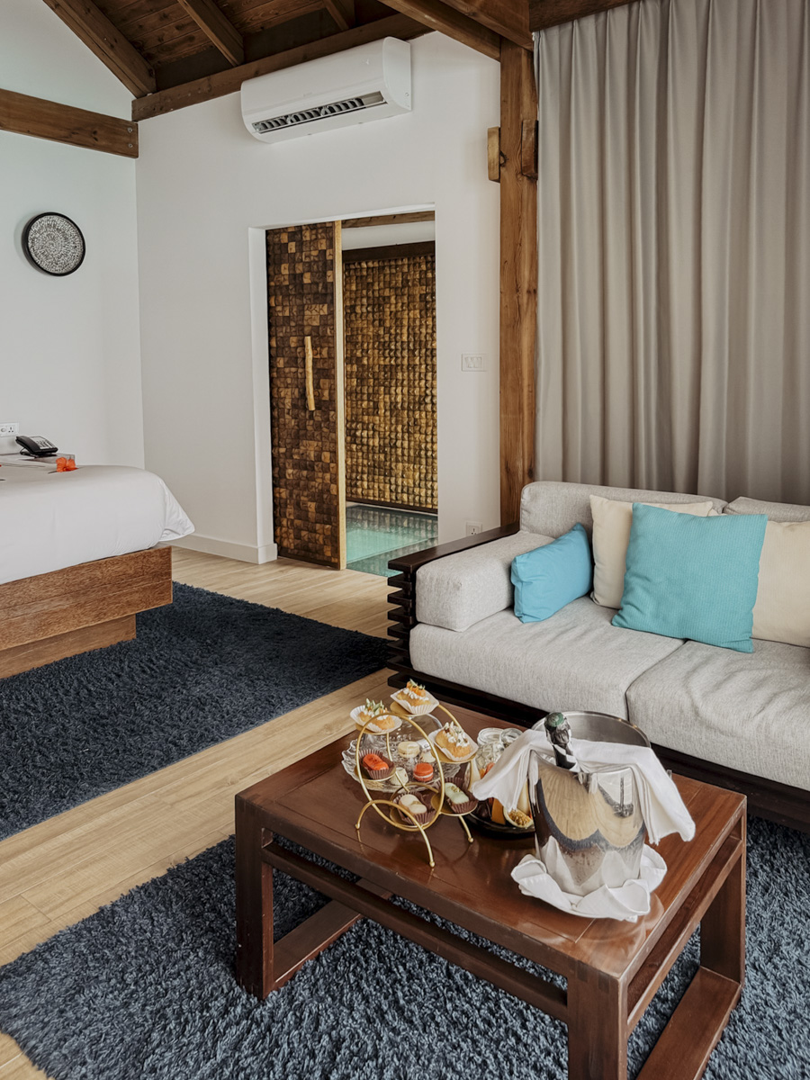 hoch villa wohnbereich1 kuredhivaru malediven COCOtravel hoch villa wohnbereich1 kuredhivaru malediven COCOtravel