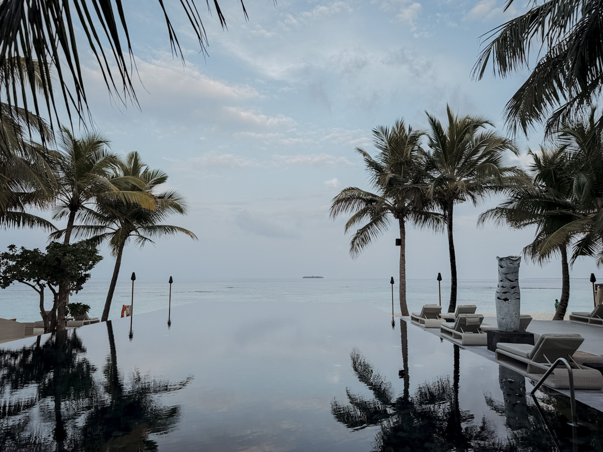 quer allgemein mainpool kuredhivaru malediven COCOtravel quer allgemein mainpool kuredhivaru malediven COCOtravel