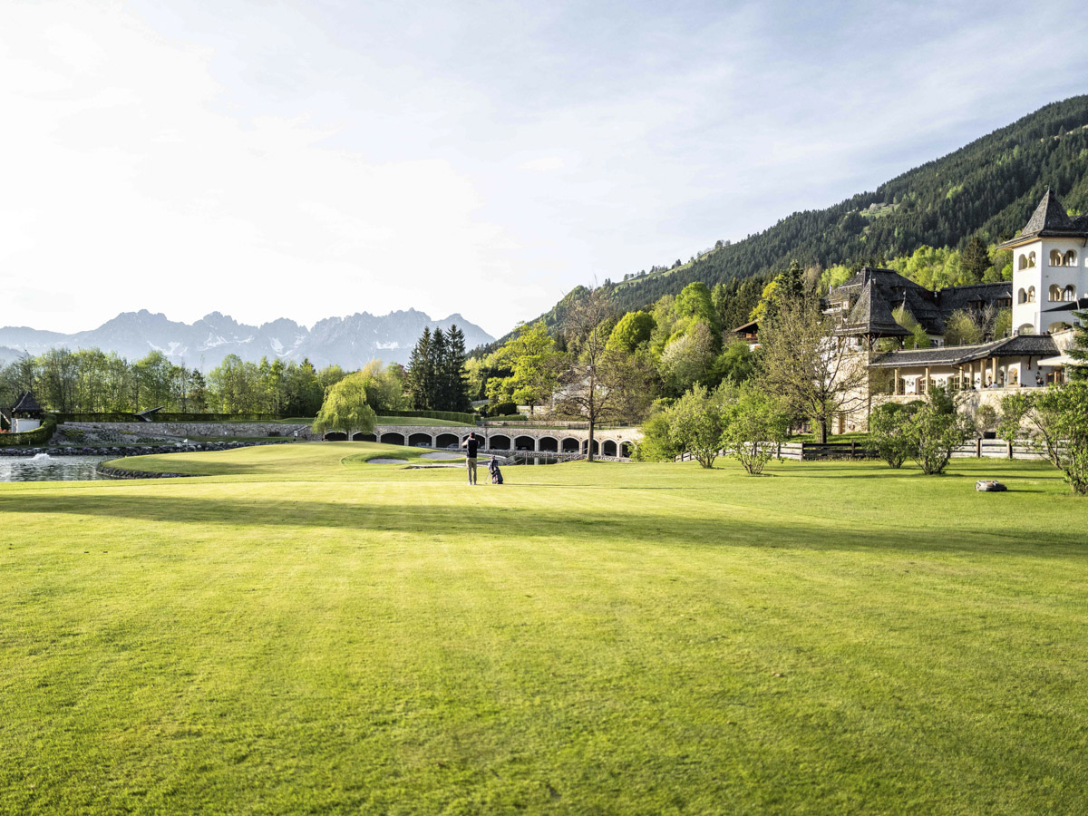 COCOTravel Kitzbuehel Schlosshotel Outdoor 3