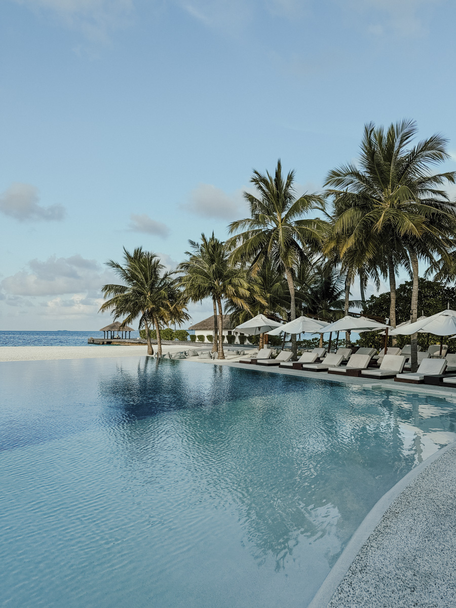 hoch COCOtravel velassaru maldives allgmein mainpool1