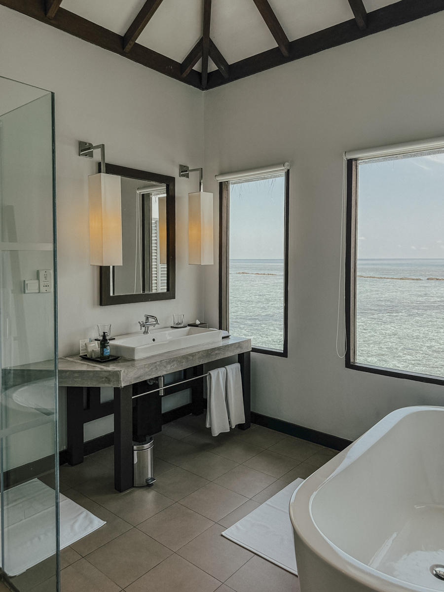 hoch COCOtravel velassaru maldives overwater bad2