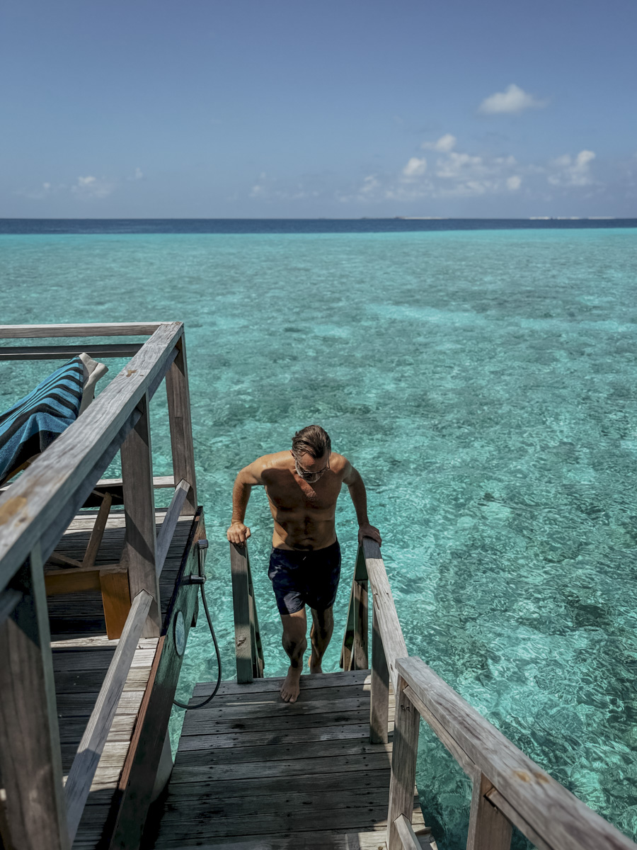 hoch COCOtravel velassaru maldives overwater terrasse andi