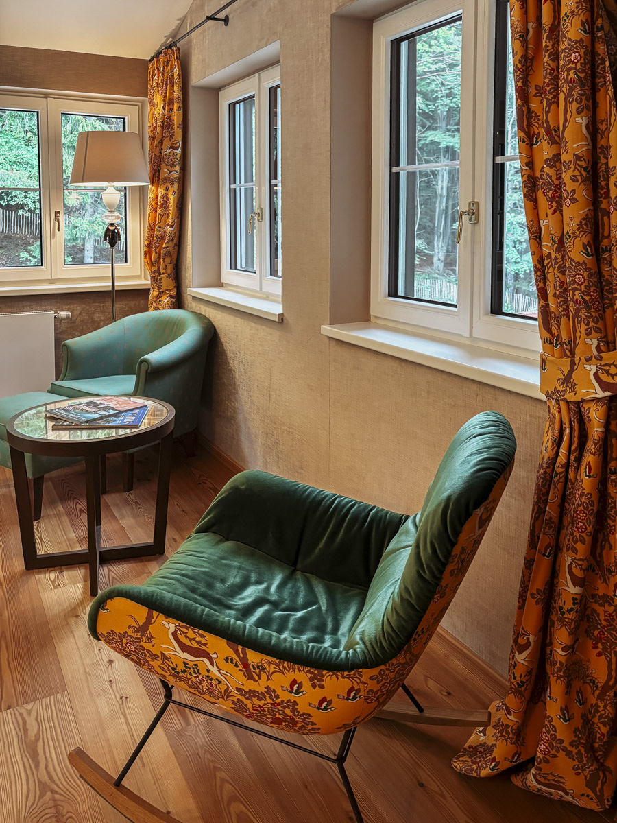 Cocotravel Oesterreich Reichenau Rax Zimmer Schaukelstuhl 2 Cocotravel Oesterreich Reichenau Rax Zimmer Schaukelstuhl 2