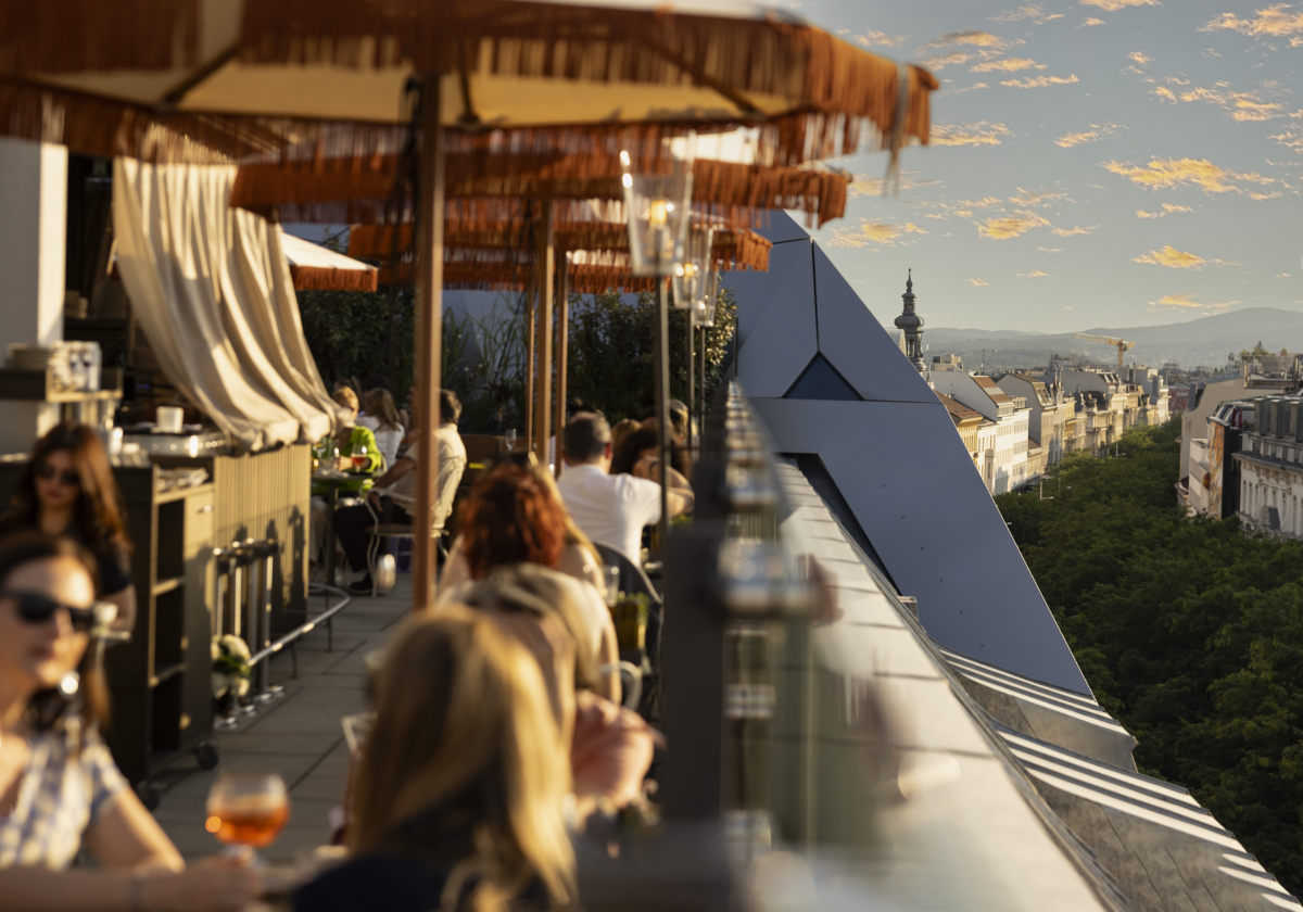 hotel motto cocotravel rooftop bar chez bernard